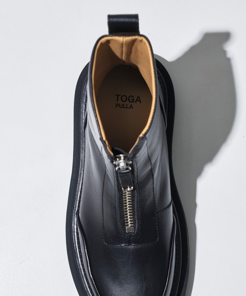 TOGA PULLA/トーガプルラ】AJ1418/BLACK HARD LEATHER/ショートブーツ