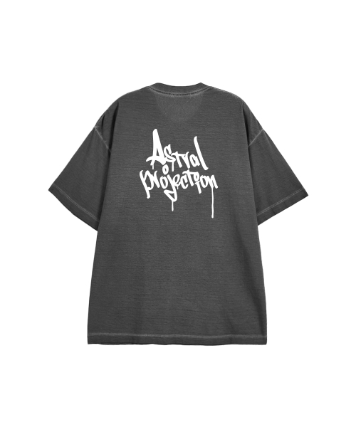 ASTRAL PROJECTION(アストラルプロジェクション)の「ペングラフィティレタリングピグメントルーズフィット半袖Tシャツ_チャコール(Tシャツ/カットソー・メンズ・その他・M/L/XL/XXL)」の1枚目の写真