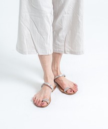 Fabio Rusconi（ファビオルスコーニ）の「【FABIO RUSCONI/ファビオルスコーニ】トングサンダル　フラットサンダル　ビジュー（サンダル）」