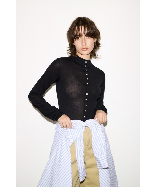 THROW by SLY（スローバイスライ）の「THROW RING BUTTONS TOPSTHROW リングボタンズトップス 冬服 春服（Tシャツ/カットソー・レディース・杢グレー/ブラック/ブラウン・FREE）」の6枚目の写真