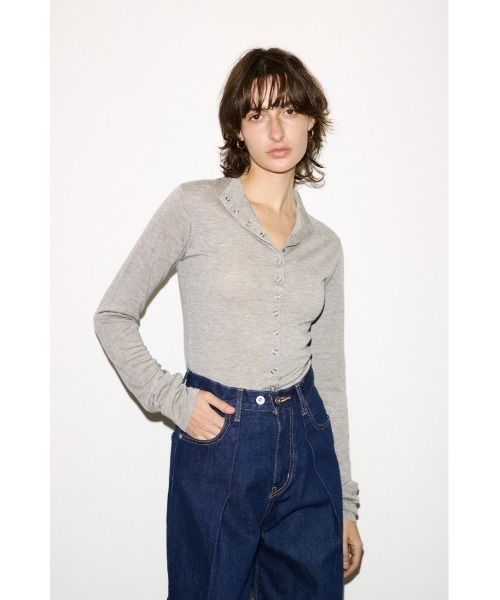 THROW by SLY（スローバイスライ）の「THROW RING BUTTONS TOPSTHROW リングボタンズトップス 冬服 春服（Tシャツ/カットソー・レディース・杢グレー/ブラック/ブラウン・FREE）」の11枚目の写真