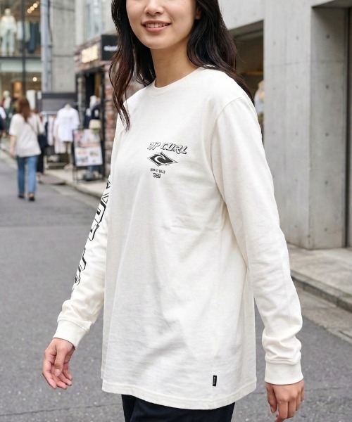 rip curl(リップカール)の「【RIPCURL(リップカール)】FADE OUT ICON/袖プリント ロゴ 長袖 ロンT(Tシャツ/カットソー・レディース・ナチュラル/ブルー系その他・SMALL/X-SMALL)」の2枚目の写真
