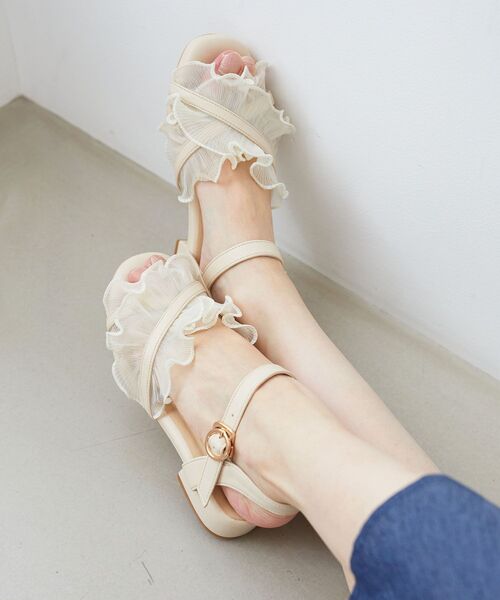 MAJESTIC LEGON（マジェスティックレゴン）の「シアーフリルサンダル（サンダル・レディース・ブラウン系その他3/オフホワイト/シルバー/グレー/ブラック系その他/ベージュ/アイボリー/ブラウン系その他4/ブラック・SMALL/MEDIUM/LARGE/X-LARGE/XXL）」の2枚目の写真