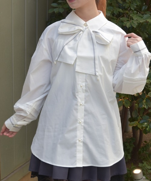 axes femme（アクシーズファム）の「ラインリボンオーバーシャツ（シャツ/ブラウス・レディース・グリーン/モカ/ホワイト・FREE）」の2枚目の写真