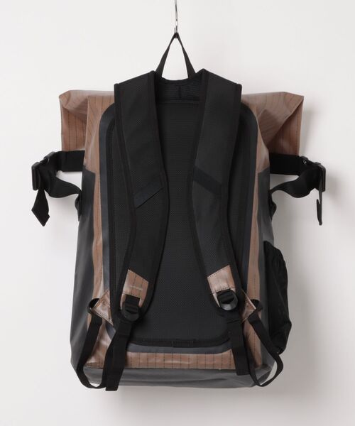 DAKINE（ダカイン）の「DAKINE CYCLONE LT WET/DRY R バックパック/リュック 【2026年春夏モデル】（バックパック/リュック・メンズ・ベージュ・FREE）」の2枚目の写真