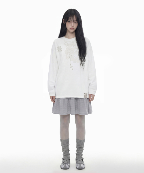 GRAVER（グレーバー）の「[ユニセックス]DOROTHY ロングスリーブTシャツ_ホワイト（Tシャツ/カットソー・レディース・ホワイト・MEDIUM/LARGE）」の2枚目の写真