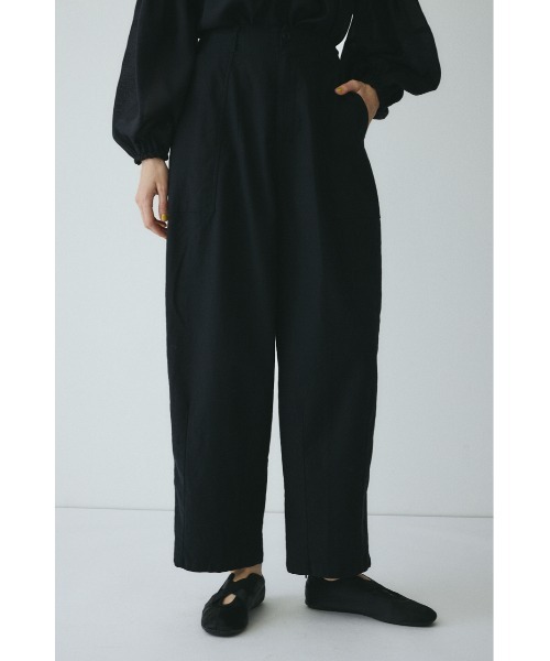 HeRIN.CYE(ヘリンドットサイ)の「Round form baker pants ラウンドフォルムベイカーパンツ(その他パンツ・レディース・ホワイト/カーキ/ブラック・38/36)」の2枚目の写真