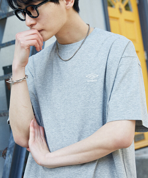 UMBRO(アンブロ)の「UMBRO × PUBLUX/アンブロ <吸水速乾>別注 プレーティング 天竺 ワンポイント Tシャツ 限定展開(Tシャツ/カットソー・メンズ・ブラック/チャコールグレー/ライトグレー/ホワイト・LARGE/MEDIUM)」の1枚目の写真