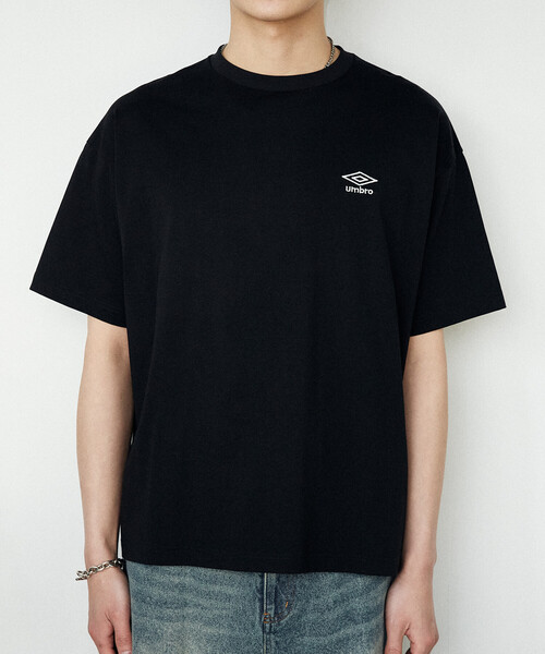 UMBRO(アンブロ)の「UMBRO × PUBLUX/アンブロ <吸水速乾>別注 プレーティング 天竺 ワンポイント Tシャツ 限定展開(Tシャツ/カットソー・メンズ・ブラック/チャコールグレー/ライトグレー/ホワイト・LARGE/MEDIUM)」の5枚目の写真