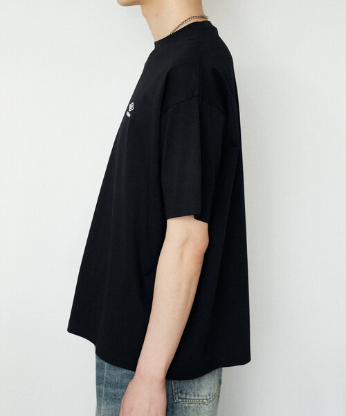 UMBRO(アンブロ)の「UMBRO × PUBLUX/アンブロ <吸水速乾>別注 プレーティング 天竺 ワンポイント Tシャツ 限定展開(Tシャツ/カットソー・メンズ・ブラック/チャコールグレー/ライトグレー/ホワイト・LARGE/MEDIUM)」の6枚目の写真