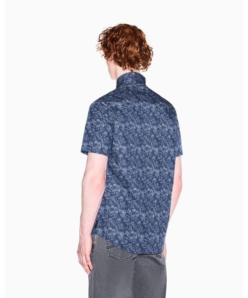 ARMANI EXCHANGE(アルマーニエクスチェンジ)の「【A|X アルマーニ エクスチェンジ】<オンライン限定>オールオーバープリント 半袖シャツ/REGULAR(シャツ/ブラウス・メンズ・ネイビー・X-SMALL/X-LARGE/SMALL/MEDIUM/LARGE)」の2枚目の写真