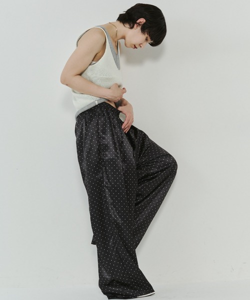 VION（ヴィオン）の「ミニマルドットイージーワイドパンツ / Minimal Dot Easy Wide Pants（その他パンツ・レディース・ブラック/ホワイト・S/M）」の2枚目の写真