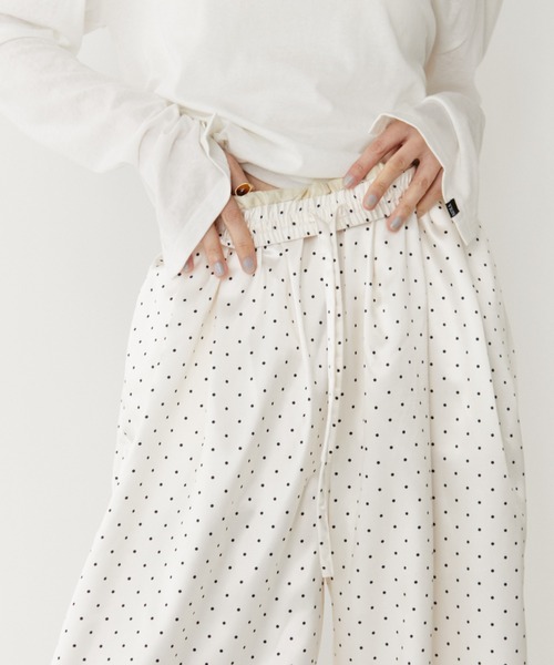 VION（ヴィオン）の「ミニマルドットイージーワイドパンツ / Minimal Dot Easy Wide Pants（その他パンツ・レディース・ブラック/ホワイト・S/M）」の8枚目の写真