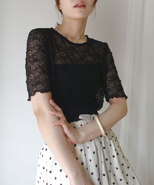 CORNERS(コーナーズ)の「【選べる袖丈】レーストップス(Tシャツ/カットソー・レディース・ベージュ/アイボリー/ブラック/オフホワイト/レッド/ブラック系その他/チャコールグレー・M)」の4枚目の写真