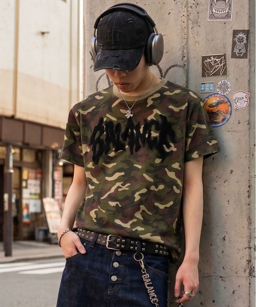 SPINNS(スピンズ)の「ダメージパッチワークロゴ半袖Tシャツ/レギュラー丈(Tシャツ/カットソー・メンズ・ホワイト/ブラック系その他/ピンク系その他/ウッドランド・ONESIZE)」の4枚目の写真