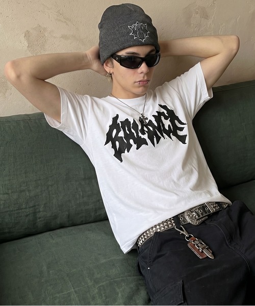 SPINNS(スピンズ)の「ダメージパッチワークロゴ半袖Tシャツ/レギュラー丈(Tシャツ/カットソー・メンズ・ホワイト/ブラック系その他/ピンク系その他/ウッドランド・ONESIZE)」の1枚目の写真