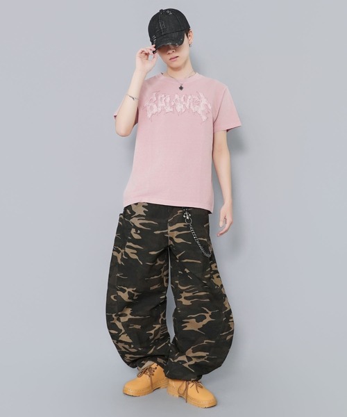 SPINNS(スピンズ)の「ダメージパッチワークロゴ半袖Tシャツ/レギュラー丈(Tシャツ/カットソー・メンズ・ホワイト/ブラック系その他/ピンク系その他/ウッドランド・ONESIZE)」の17枚目の写真