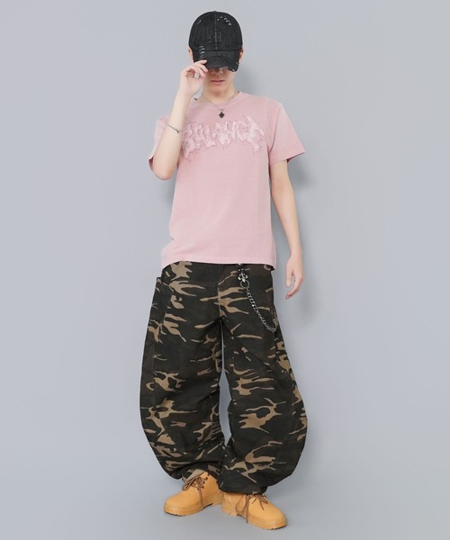 SPINNS(スピンズ)の「ダメージパッチワークロゴ半袖Tシャツ/レギュラー丈(Tシャツ/カットソー・メンズ・ホワイト/ブラック系その他/ピンク系その他/ウッドランド・ONESIZE)」の18枚目の写真