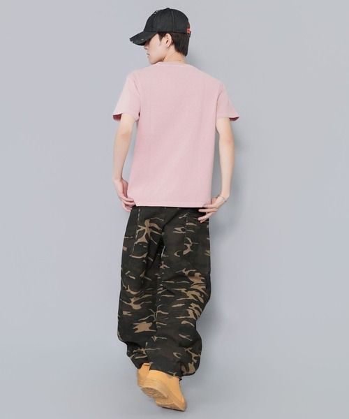 SPINNS(スピンズ)の「ダメージパッチワークロゴ半袖Tシャツ/レギュラー丈(Tシャツ/カットソー・メンズ・ホワイト/ブラック系その他/ピンク系その他/ウッドランド・ONESIZE)」の19枚目の写真