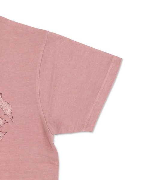 SPINNS(スピンズ)の「ダメージパッチワークロゴ半袖Tシャツ/レギュラー丈(Tシャツ/カットソー・メンズ・ホワイト/ブラック系その他/ピンク系その他/ウッドランド・ONESIZE)」の5枚目の写真