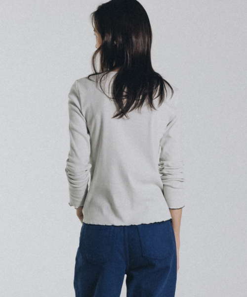 ANDNEEDS(アンドニーズ)の「Mori line long sleeve (light gray)(Tシャツ/カットソー・レディース・その他・FREE)」の4枚目の写真