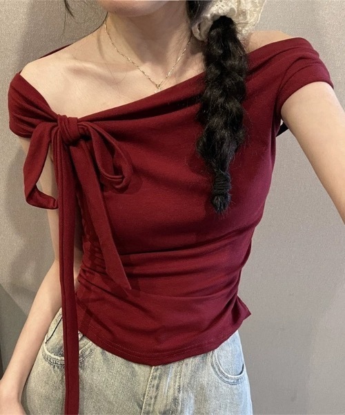 Teem Store(チームストア)の「【チョーカー付き】サイドギャザーワンショルTシャツ(Tシャツ/カットソー・レディース・チャコール/ホワイト/ワイン/ブラック・F)」の2枚目の写真