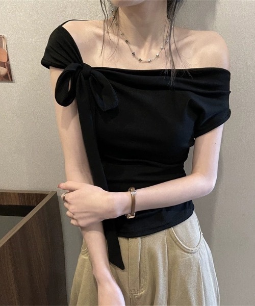 Teem Store(チームストア)の「【チョーカー付き】サイドギャザーワンショルTシャツ(Tシャツ/カットソー・レディース・チャコール/ホワイト/ワイン/ブラック・F)」の10枚目の写真