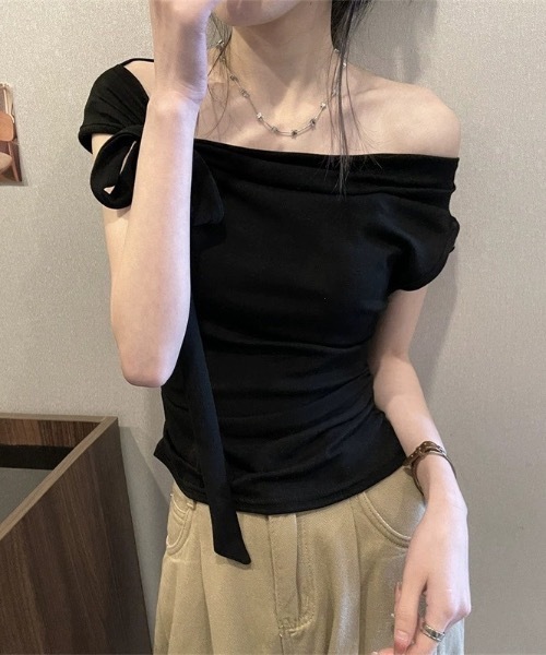 Teem Store(チームストア)の「【チョーカー付き】サイドギャザーワンショルTシャツ(Tシャツ/カットソー・レディース・チャコール/ホワイト/ワイン/ブラック・F)」の8枚目の写真