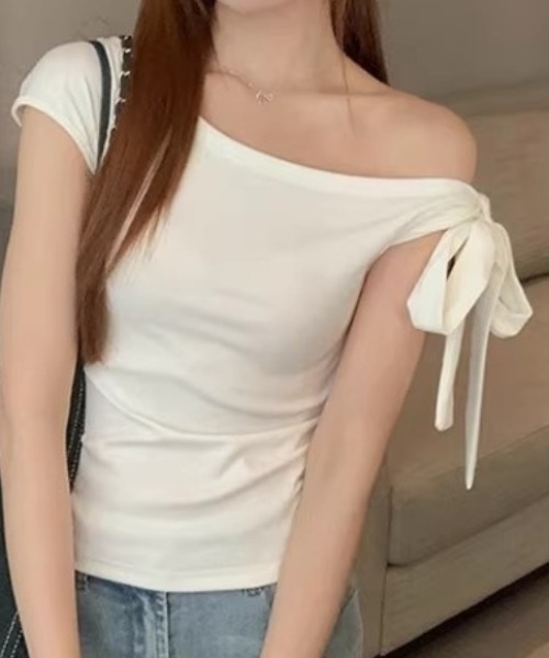 Teem Store(チームストア)の「【チョーカー付き】サイドギャザーワンショルTシャツ(Tシャツ/カットソー・レディース・チャコール/ホワイト/ワイン/ブラック・F)」の21枚目の写真