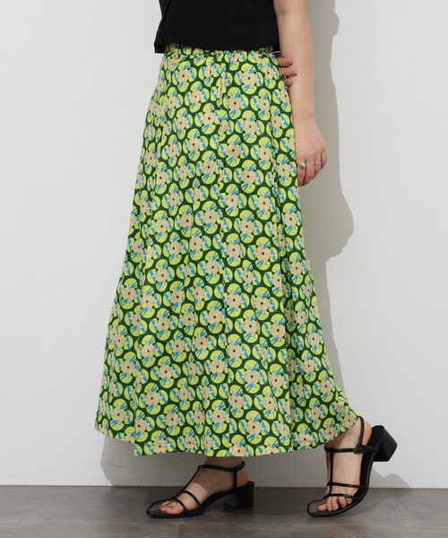 KILKI（キルキー）の「kilki　スワロープリントスカート（スカート・レディース・ブルー系/グリーン系・ONESIZE）」の4枚目の写真
