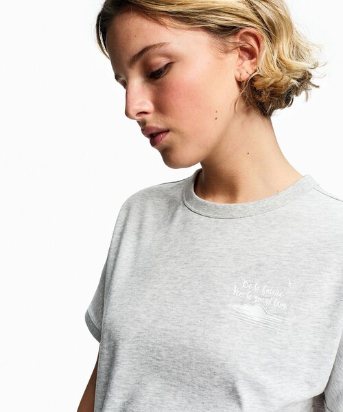 AIGLE(エーグル)の「UVカット 吸水速乾 ワンポイントグラフィック半袖Tシャツ(Tシャツ/カットソー・レディース・イエロー/ホワイト/セージグリーン/グレー・M/S/L)」の2枚目の写真
