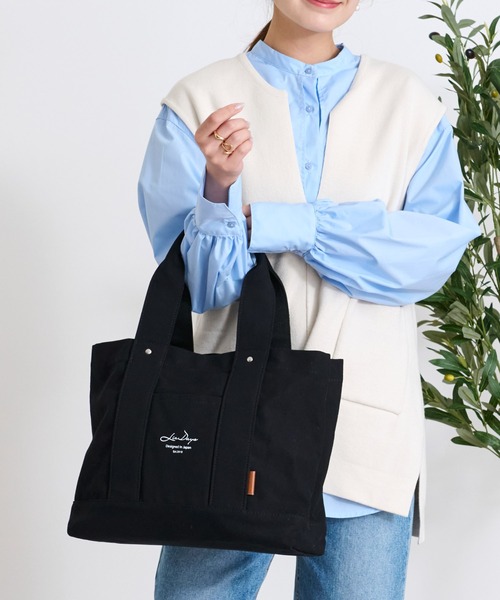 LIZDAYS（リズデイズ）の「仕切り付きキャンバストートバッグ 大きいサイズ（トートバッグ・レディース・ブラック/ライトピンク/ベージュ系その他/ナチュラル/ダークグレー・FREE）」の2枚目の写真