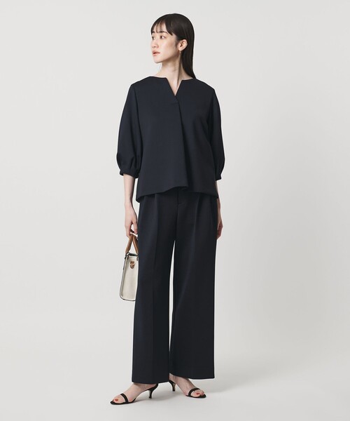 UNITED ARROWS(ユナイテッドアローズ)の「LIGHT SPONGY ワイドパンツ ‐ウォッシャブル‐(スラックス・レディース・ネイビー/オフホワイト/ブラック・40/34/36/38)」の4枚目の写真