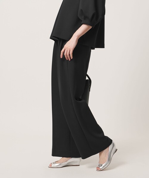 UNITED ARROWS(ユナイテッドアローズ)の「LIGHT SPONGY ワイドパンツ ‐ウォッシャブル‐(スラックス・レディース・ネイビー/オフホワイト/ブラック・40/34/36/38)」の8枚目の写真
