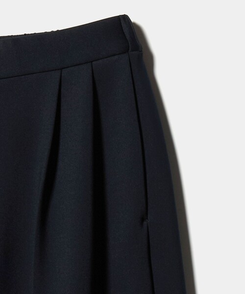 UNITED ARROWS(ユナイテッドアローズ)の「LIGHT SPONGY ワイドパンツ ‐ウォッシャブル‐(スラックス・レディース・ネイビー/オフホワイト/ブラック・40/34/36/38)」の16枚目の写真
