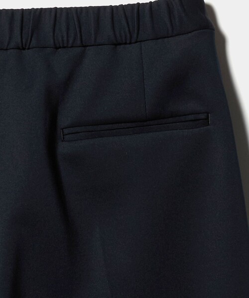 UNITED ARROWS(ユナイテッドアローズ)の「LIGHT SPONGY ワイドパンツ ‐ウォッシャブル‐(スラックス・レディース・ネイビー/オフホワイト/ブラック・40/34/36/38)」の17枚目の写真