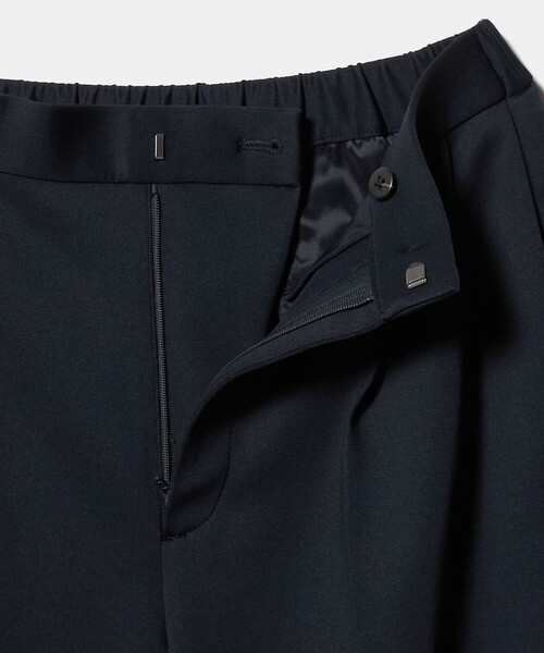 UNITED ARROWS(ユナイテッドアローズ)の「LIGHT SPONGY ワイドパンツ ‐ウォッシャブル‐(スラックス・レディース・ネイビー/オフホワイト/ブラック・40/34/36/38)」の18枚目の写真