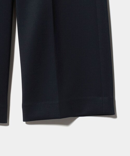 UNITED ARROWS(ユナイテッドアローズ)の「LIGHT SPONGY ワイドパンツ ‐ウォッシャブル‐(スラックス・レディース・ネイビー/オフホワイト/ブラック・40/34/36/38)」の19枚目の写真