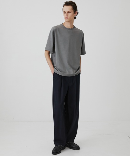 UNITED TOKYO(ユナイテッドトウキョウ)の「【防臭】Super 140s ウールテクノラマ リラックスTシャツ |梅雨対策/蒸れない/吸湿性/接触冷感/ドライタッチ/夏服(Tシャツ/カットソー・メンズ・ネイビー/グレイッシュベージュ/ブラック・2/1)」の8枚目の写真