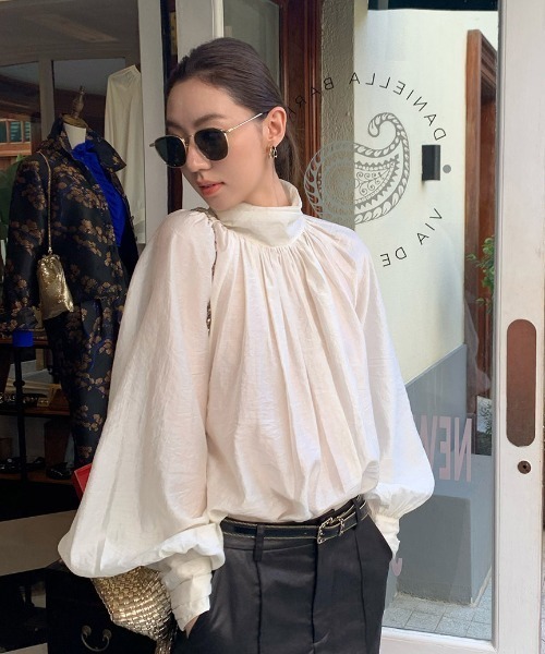 FAVORITO（ファヴォリート）の「ランタンスリーブスタンドカラートップス（その他トップス・レディース・ベージュ・XL/L/M/S）」の4枚目の写真