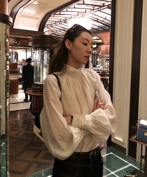 FAVORITO（ファヴォリート）の「ランタンスリーブスタンドカラートップス（その他トップス・レディース・ベージュ・XL/L/M/S）」の7枚目の写真