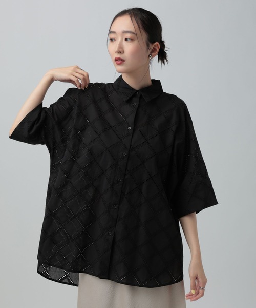 LEPSIM(レプシィム)の「ハーフスリーブ刺繍シャツチュニック 664007(シャツ/ブラウス・レディース・ブラウン/ブラック/オフホワイト・FREE)」の1枚目の写真