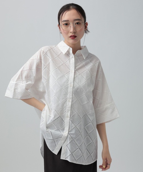 LEPSIM(レプシィム)の「ハーフスリーブ刺繍シャツチュニック 664007(シャツ/ブラウス・レディース・ブラウン/ブラック/オフホワイト・FREE)」の4枚目の写真