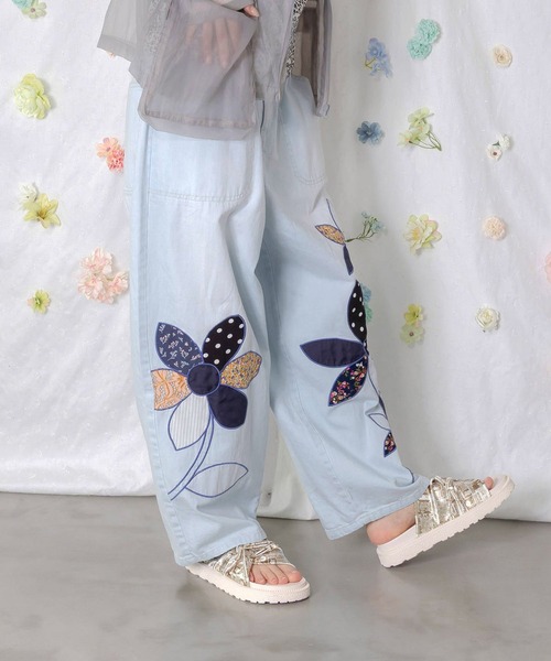ScoLar(スカラー)の「ScoLar(スカラー) パッチワークお花アップリケデニムパンツ(デニムパンツ・レディース・ブルー・MEDIUM)」の10枚目の写真