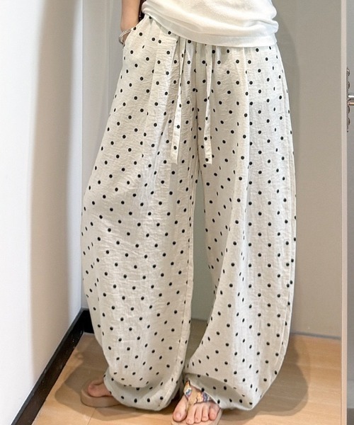 lulufa(ルルファ)の「ドット柄 ワイドリラックス イージーパンツ(その他パンツ・レディース・アイボリー/ブラック/ホワイト・FREE)」の4枚目の写真