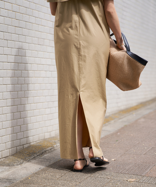 VERMEIL par iena（ヴェルメイユパーイエナ）の「cotton back satin ワンピース（ワンピース・レディース・ブラック/キャメル・38/36）」の11枚目の写真