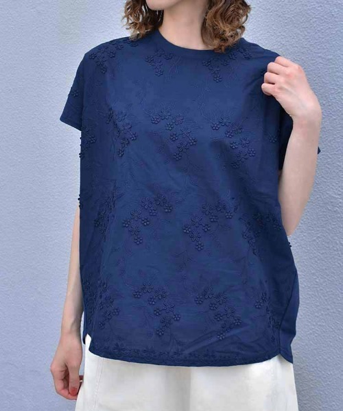 Bleu Bleuet(ブルーブルーエ)の「フラワー3D刺繍Tシャツ26NO1(Tシャツ/カットソー・レディース・ホワイト/ネイビー/ピンク・FREE)」の2枚目の写真