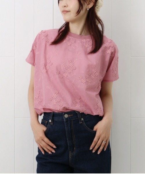 Bleu Bleuet(ブルーブルーエ)の「フラワー3D刺繍Tシャツ26NO1(Tシャツ/カットソー・レディース・ホワイト/ネイビー/ピンク・FREE)」の3枚目の写真