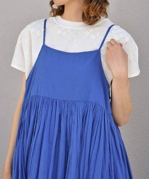 Bleu Bleuet(ブルーブルーエ)の「フラワー3D刺繍Tシャツ26NO1(Tシャツ/カットソー・レディース・ホワイト/ネイビー/ピンク・FREE)」の4枚目の写真