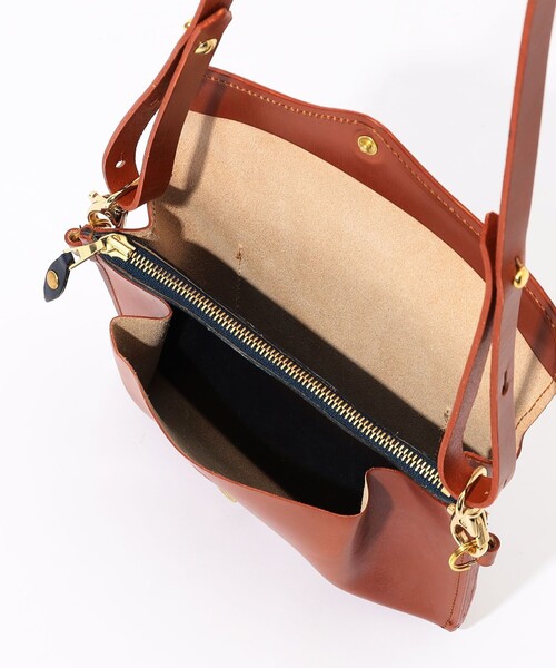 GLENROYAL(グレンロイヤル)の「【別注】GLENROYAL MEDIUM PURSE WITH STRAP ブライドルレザー ショルダーミニバッグ(ショルダーバッグ・メンズ・グリーン/テラコッタ/ブラック/ネイビー・FREE)」の14枚目の写真